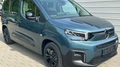Neu Citroën Berlingo 131 PS (96 kW) 2025 Kiamablau metallic Van / Kleinbus