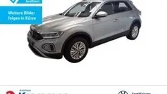 Pyritsilber metallic Gebraucht 2024 VW T-Roc Life SUV | 29.640 € (Guter Preis)