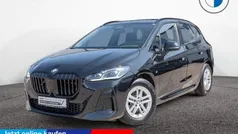 Saphirschwarz Gebraucht 2024 BMW 220 Active Tourer M Sport Van / Kleinbus | 34.900 € (Fairer Preis)