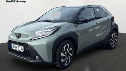 Neu Toyota Aygo X Comfort 72 PS (52 kW) 2026 Urban khaki SUV