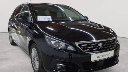 Perla nera schwarz metallic Gebraucht 2021 Peugeot 308 SW Allure Kombi | 12.390 € (Superpreis)