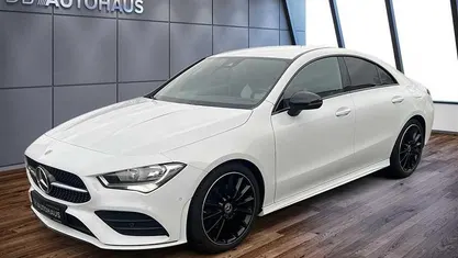 Weiß Gebraucht 2022 Mercedes CLA250 AMG line Limousine | 29.940 € (Guter Preis)