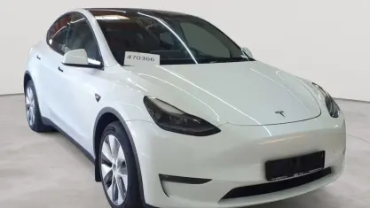 Gebraucht Tesla Model Y 378 kW (514 PS) 2023 Pearl white multicoat SUV