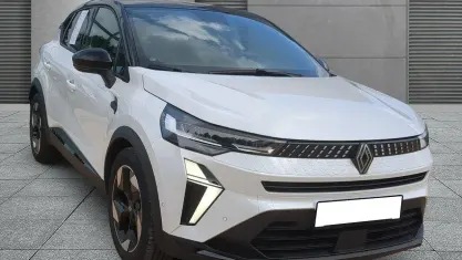Gebraucht Renault Captur Techno 158 PS (116 kW) 2025 Perlmuttweiß + blackpearlsch SUV
