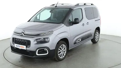 Grau Gebraucht 2023 Citroën Berlingo Feel Van / Kleinbus | 19.540 € (Guter Preis)