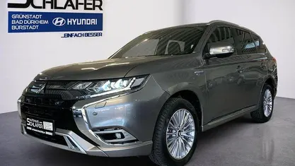 Platinum grau Gebraucht 2021 Mitsubishi Outlander P-HEV Plus SUV | 25.980 € (Fairer Preis)