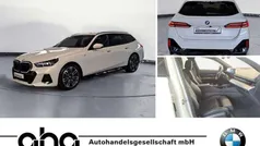 Mineralweiss metallic Gebraucht 2024 BMW 520 Performance Kombi | 58.930 € (Fairer Preis)