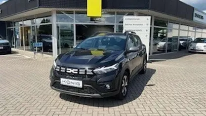 Perlmuttschwarz metallic Gebraucht 2023 Dacia Sandero Expression Limousine | 17.799 € (Fairer Preis)