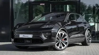 Gebraucht Porsche Macan 380 kW (517 PS) 2025 Tiefschwarzmetallic SUV