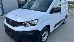 Eisweiss Gebraucht 2023 Peugeot Partner Van / Kleinbus | 18.900 € (Fairer Preis)