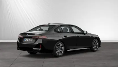Gebraucht BMW 530e M Sport 299 PS (219 kW) 2024 Saphirschwarz metallic Limousine