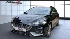 Iridiumschwarz (metallic) Gebraucht 2019 Ford Focus ST Kombi | 20.890 €