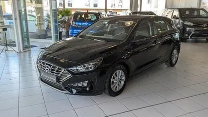 Gebraucht Hyundai i30 Trend 160 PS (117 kW) 2020 Phantom black Limousine