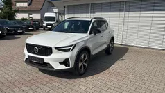 Crystal white / metallic Gebraucht 2024 Volvo XC40 Plus SUV | 38.590 € (Fairer Preis)