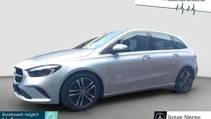 Metalliclack hightechsilber Gebraucht 2024 Mercedes 180 Limousine | 28.680 € (Guter Preis)