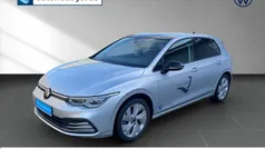 Silber Gebraucht 2022 VW Golf VIII Active Limousine | 27.775 € (Fairer Preis)