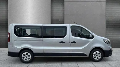 Highlandgrau Neu 2025 Renault Trafic Equilibre Van / Kleinbus | 38.590 € (Fairer Preis)
