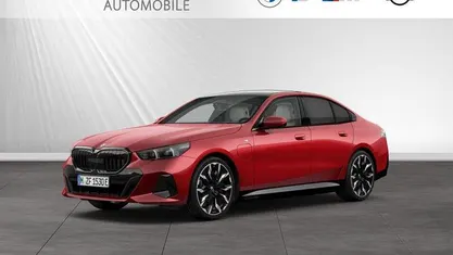 Gebraucht BMW 550e M Sport 489 PS (359 kW) 2025 Fire red Limousine