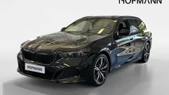Carbonschwarz metallic Neu 2025 BMW 520 M Sport Kombi | 67.195 € (Fairer Preis)