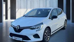 Weiß Gebraucht 2022 Renault Clio V Equilibre Limousine | 11.580 € (Fairer Preis)