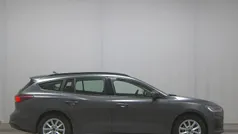 Grau Gebraucht 2022 Ford Focus Cool & Connect Kombi | 10.680 € (Fairer Preis)