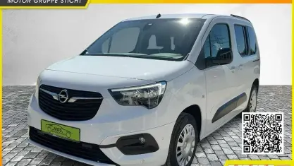 Gebraucht Opel Combo Life Elegance 131 PS (96 kW) 2023 Kaolin weiß (u) Van / Kleinbus