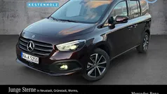 Rot Gebraucht 2024 Mercedes 180 Edition Limousine | 32.500 € (Fairer Preis)