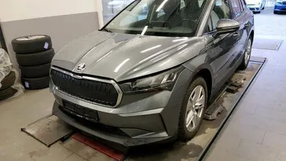 Käytetty Skoda Enyaq iV Loft 108 kW (148 HP) 2023 Harmaa Katumaasturi