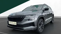 Graphite grau Gebraucht 2023 Skoda Karoq SportLine SUV | 36.486 € (Fairer Preis)