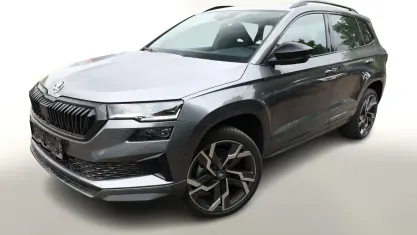 Neu Skoda Karoq SportLine 150 PS (110 kW) 2025 Graphitgrau metallic SUV