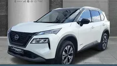 Weiß (pearl white / black) Gebraucht 2023 Nissan X-Trail N-Connecta SUV | 32.270 €