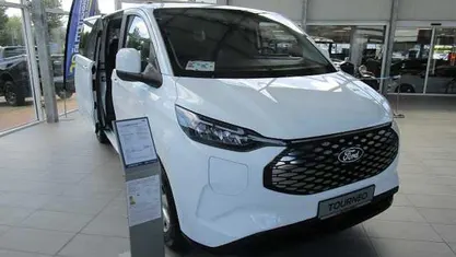 Frost weiß Neu 2025 Ford Tourneo Trend Van / Kleinbus | 64.640 € (Fairer Preis)