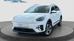 Snow white pearl (weiß) Gebraucht 2021 Kia e-Niro Spirit SUV | 24.380 € (Fairer Preis)