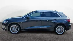 Grau Gebraucht 2024 Audi A3 Sportback Ambiente Limousine | 31.430 € (Guter Preis)