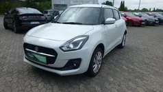 Pure white pearl metallic (weiß) Gebraucht 2021 Suzuki Swift Comfort Kleinwagen | 14.790 € (Fairer Preis)