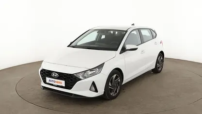 Gebraucht Hyundai i20 Trend 101 PS (74 kW) 2021 Weiß Kleinwagen