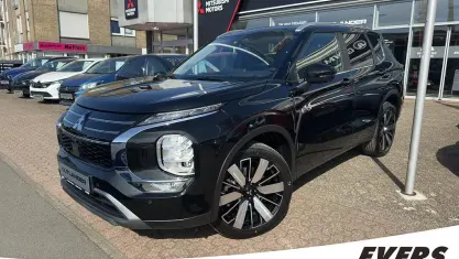 Neu Mitsubishi Outlander P-HEV Intro Edition 136 PS (100 kW) 2026 Kristallschwarz SUV