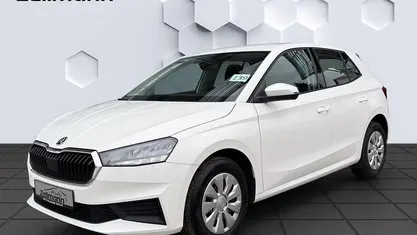 Weiss Gebraucht 2022 Skoda Fabia Active Limousine | 14.430 € (Fairer Preis)