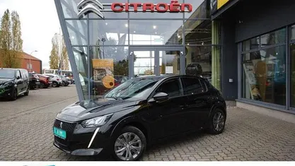 Perla nera schwarz Gebraucht 2023 Peugeot e-208 Allure+ Kleinwagen | 18.840 € (Superpreis)