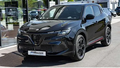 Schwarz Neu 2025 Alfa Romeo Junior Edizione Speciale SUV | 34.495 € (Fairer Preis)