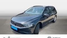 Grau Gebraucht 2022 VW Passat Basis Kombi | 22.888 € (Fairer Preis)