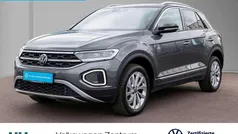 Indiumgrau metallic Gebraucht 2024 VW T-Roc Business SUV | 30.980 € (Fairer Preis)
