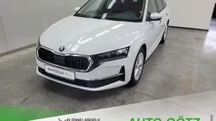 Moonweiss metallic (metallic) Gebraucht 2024 Skoda Octavia Selection Kombi | 27.890 € (Guter Preis)
