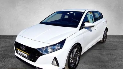Gebraucht Hyundai i20 Trend 101 PS (74 kW) 2022 Atlas white Kleinwagen