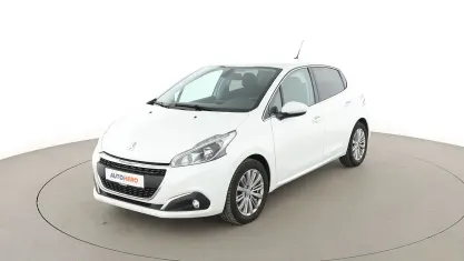 Gebraucht Peugeot 208 Allure 110 PS (80 kW) 2019 Weiß Kleinwagen