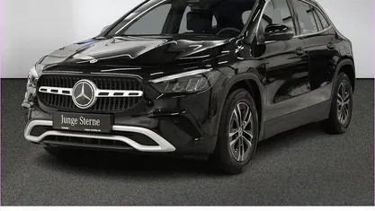 Gebraucht Mercedes GLA200 163 PS (119 kW) 2024 Unilack nachtschwarz SUV