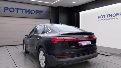 Gebraucht Audi e-tron Sportback Comfort 230 kW (313 PS) 2021 Schwarz SUV
