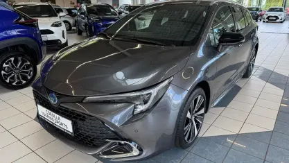 Neu Toyota Corolla 140 PS (102 kW) 2026 Marlingrau metallic Kombi