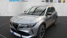 Grauschwarz Gebraucht 2024 Alfa Romeo Junior Edizione Speciale SUV | 38.990 € (Fairer Preis)