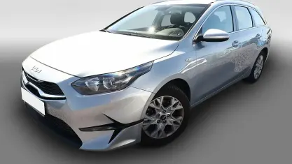 Używany Kia Ceed Vision 120 KM (88 kW) 2024 Srebrny Hatchback